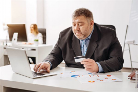 男子讨债不成就飙海豚音:奇葩讨债方式引发网友热议 男子讨债不成就飙海豚音:奇葩讨债方式引发网友热议