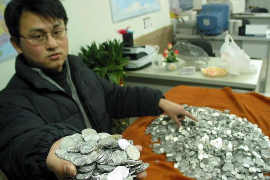 标题:恐怖邻居找女儿讨债,揭秘邻里债务纠纷背后的惊人真相 标题:恐怖邻居找女儿讨债,揭秘邻里债务纠纷背后的惊人真相